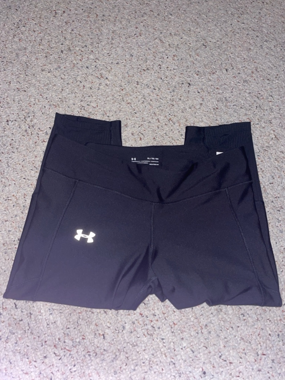 Under Armour Black Women's cropped compression Leggings